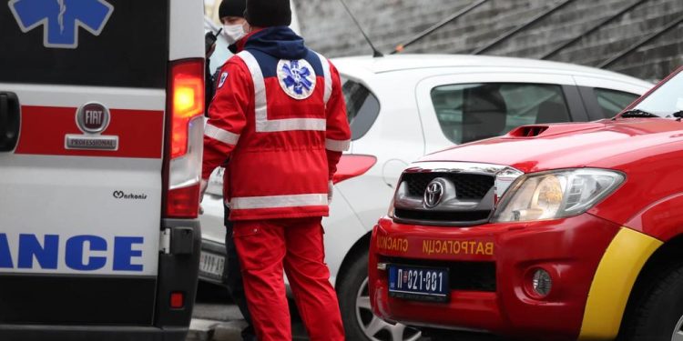 STRAVIČNA saobraćajna nesreća: Poginuo biciklista, 2 osobe povređene