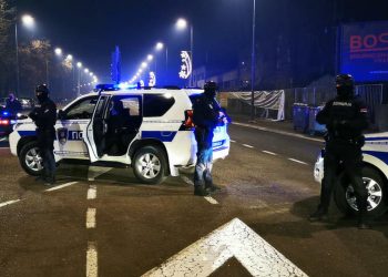 NOVI PAZAR: U lokalu zatečeno više od 100 ljudi! Pronađeno hladno oružje i narkotici
