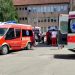 STRAŠNE SCENE ISPRED BOLNICE U NOVOM PAZARU: Veliki broj vozila Hitne pomoći dovezao povrijeđene u saobraćajnoj nesreći u Tutinu
