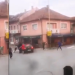 (VIDEO) Pokosio goste u bašti kafića, građani ga pokušali izvući iz automobila