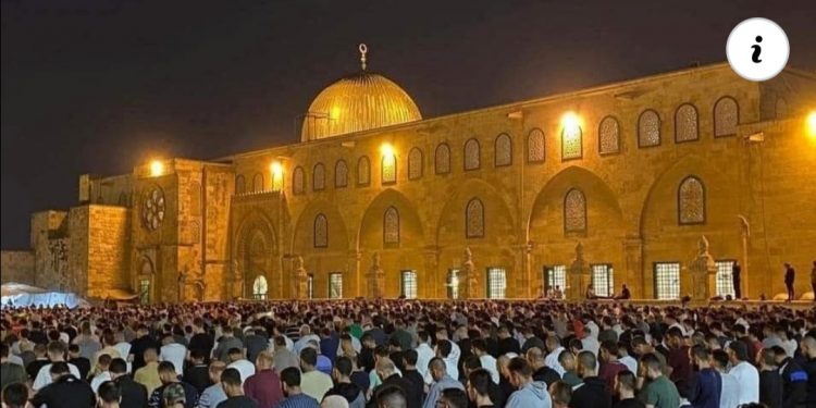 Više od 90.000 ljudi u Al-Aqsi (FOTO)