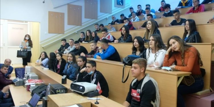 (VIDEO) Tutinskim srednjoškolcima održano predavanje o bezbjednosti u saobraćaju