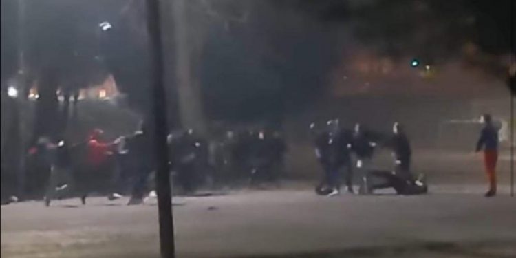 Novi Pazar: MASOVNA TUČA dvije grupe momaka na Rekreacionom centru!