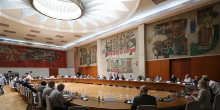 SUTRA ZASEDA KRINI ŠTAB: Da li nam sledi popuštanje mera?