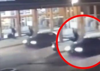 (VIDEO) HOROR NA PUTU U SANDŽAKU: AUTOMOBIL POKOSIO PJEŠAKA I ODBACIO NEKOLIKO METARA