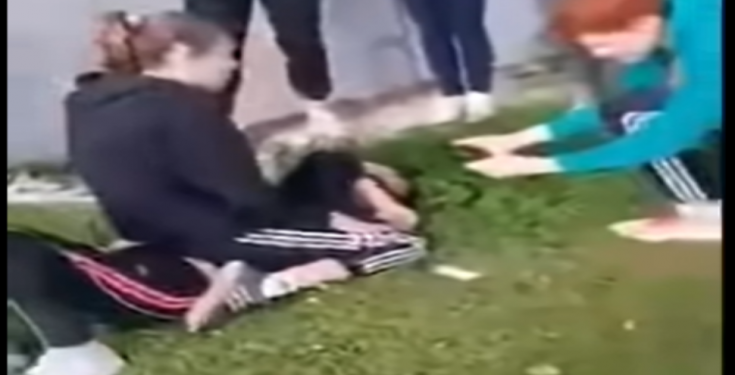 Uznemirujući VIDEO / Djevojčicu iz BiH tukla vršnjakinja: Djeca snimala, niko da joj pomogne