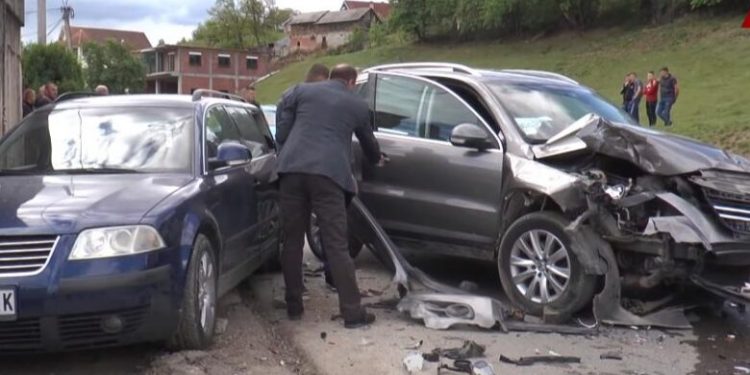 (VIDEO) Teška saobraćajna nesreća u Novom Pazaru, povrijeđena petogodišnja djevojčica