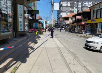 (VIDEO) Uhapšen muškarac koji je nožem povredio dva lica u centru Novog Pazara