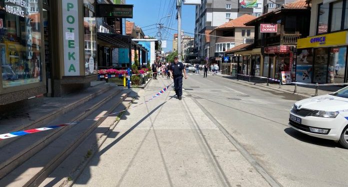 (VIDEO) Uhapšen muškarac koji je nožem povredio dva lica u centru Novog Pazara