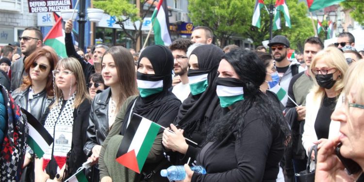 Više hiljada građana Novog Pazara na skupu podrške narodu Palestine (FOTO+VIDEO)