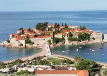 Sveti Stefan pod ključem ovoga leta?