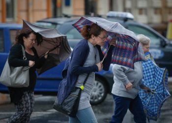 UPOZORENJE! Jak olujni vetar preti Srbiji, žuti meteoalarm ukazuje na potencijalnu opasnost