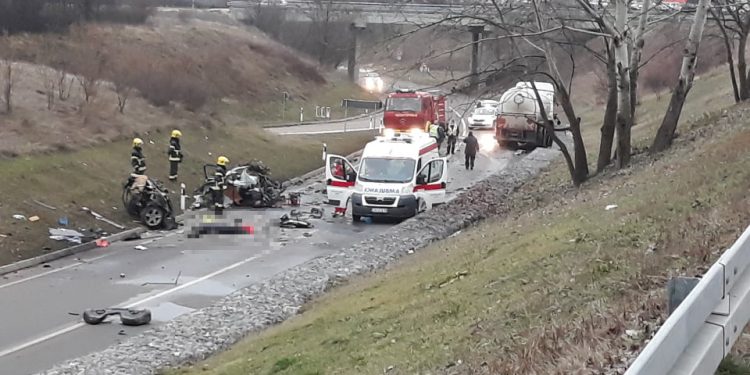 TEŠKA SAOBRAĆAJNA NESREĆA KOD ZAJEČARA: U sudaru motocikla i automobila poginule dve osobe