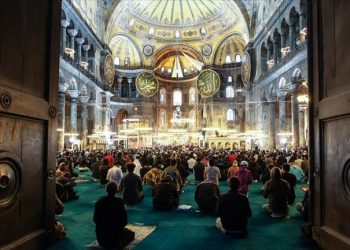 (VIDEO) ISTANBUL: Prvi Ramazanski bajram- namaz u Aja Sofiji poslije 87 godina… (foto i video)