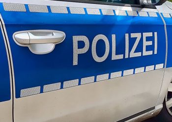 TEŠKA SAOBRAĆAJKA U NEMAČKOJ Srpski državljanin (19) zaspao za volanom, povređena 3 putnika