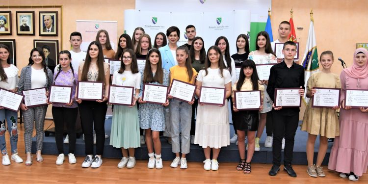 SVEČANI PRIJEM UČENIKA GENERACIJE U NASTAVI NA BOSANSKOM JEZIKU