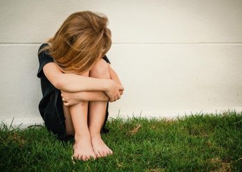 HOROR KOD BOGATIĆA: Mladić seksualno zlostavljao devojčicu (13) u dvorištu pa pobegao