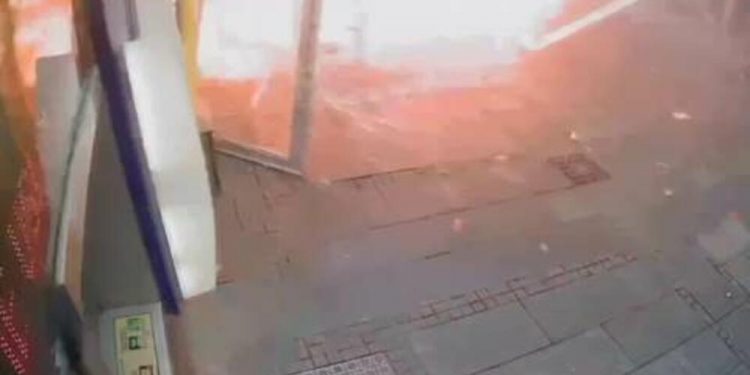 POJAVIO SE SNIMAK KATASTROFALNE EKSPLOZIJE U CENTRU BEOGRADA: Pogledajte STRAVIČAN trenutak DETONACIJE kada je nastao PAKAO