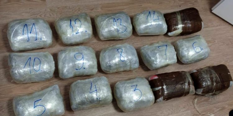 Na autobuskoj stanici u Raški zaplijenjeno 16.6 kilograma marihuane