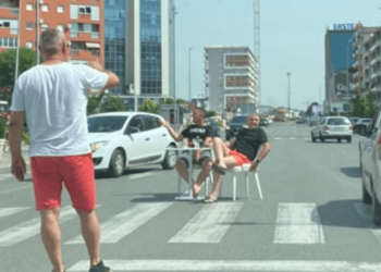 HIT: KAKAV PROTEST, CRNOGORSKI PROTEST- ŚEDIŠ A PROTESTVUJEŠ