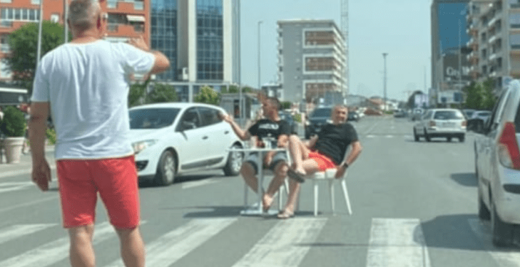 HIT: KAKAV PROTEST, CRNOGORSKI PROTEST- ŚEDIŠ A PROTESTVUJEŠ