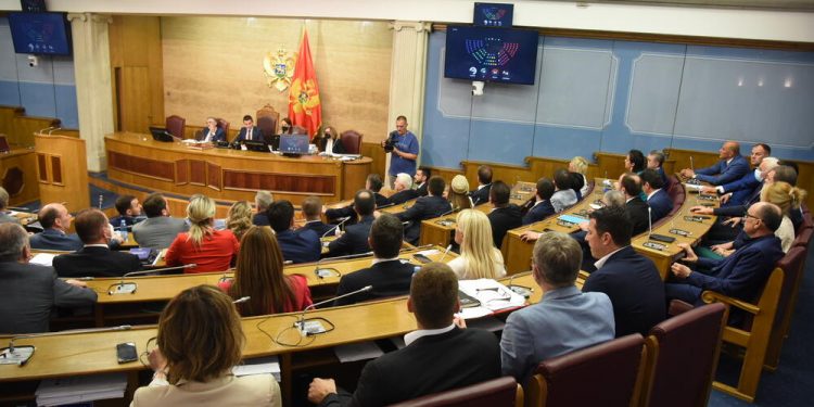 (VIDEO) SKUPŠTINA CRNE GORE: Leposavić RAZRIJEŠEN, DF najavio BOJKOT