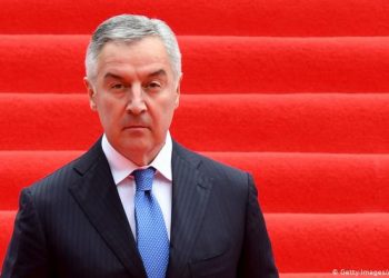(VIDEO) MILO Đukanović o Joanikiju i Rakoviću: BESPOSLEN POP I GOVEDA KRSTI
