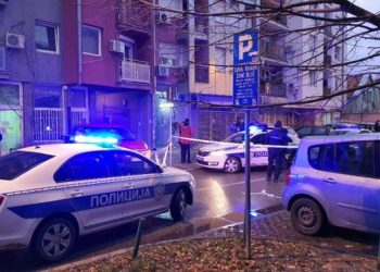 Masovna tuča u cik zore, POLICAJAC uboden NOŽEM!