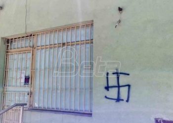 Kukasti krst na objektu Islamske zajednice u Novom Sadu