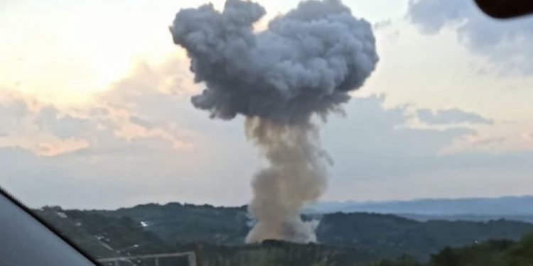 (VIDEO) NOVE INFORMACIJE IZ ČAČKA: U snažnoj eksploziji ima povrijeđenih, naređena hitna evakuacija građana…