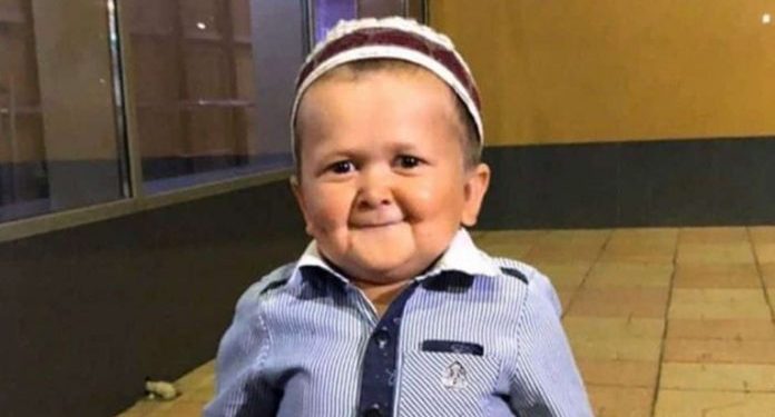 (VIDEO) OSAMNAESTOGODIŠNJI RUS TRENUTNO JE NAJVEĆI HIT INTERNETA, EVO KO JE ON