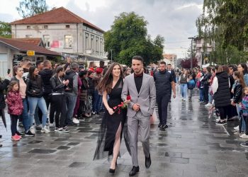 Sjenica – Maturanti Tehničke škole prošetali gradom (Foto)