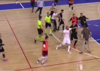 (VIDEO) Skandal !!! Lekar KMF Novi Pazar nokautiran od strane navijača u Beogradu