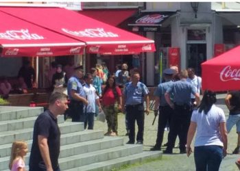 DRAMA NA TRGU ŽRTAVA GENOCIDA: MUŠKARAC S NOŽEM U RUCI PRIJETIO POZNANIKU