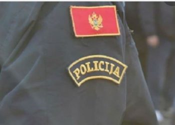 Uhapšen zbog cijepanja crnogorske zastave
