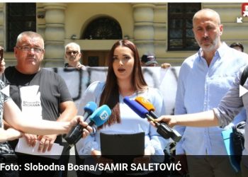 “SB” ISPRED TUŽILAŠTVA KS; TAMO JE I PORODICA DŽENANA MEMIĆA: “Nakon hapšenja Alise Mutap, sve je jasno… MI ĆEMO POBIJEDITI” (FOTO)