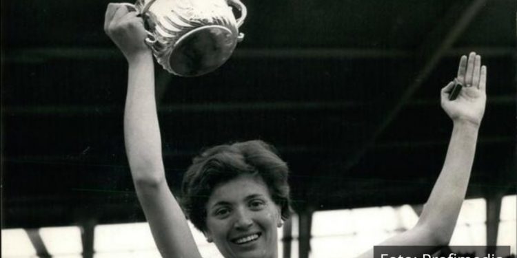 Preminula legendarna Vera Nikolić!