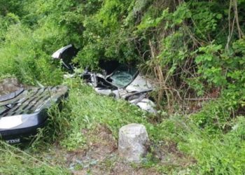 Sandžak / AUTOMOBIL SLETIO U PROVALIJU KOD JEZERA