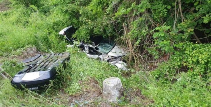 Sandžak / AUTOMOBIL SLETIO U PROVALIJU KOD JEZERA