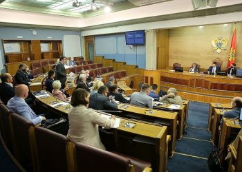 PREOKRET U SKUPŠTINI CRNE GORE: Rezolucija o genocidu u Srebrenici biće usvojena uz uslov da DPS glasa… (foto i video)