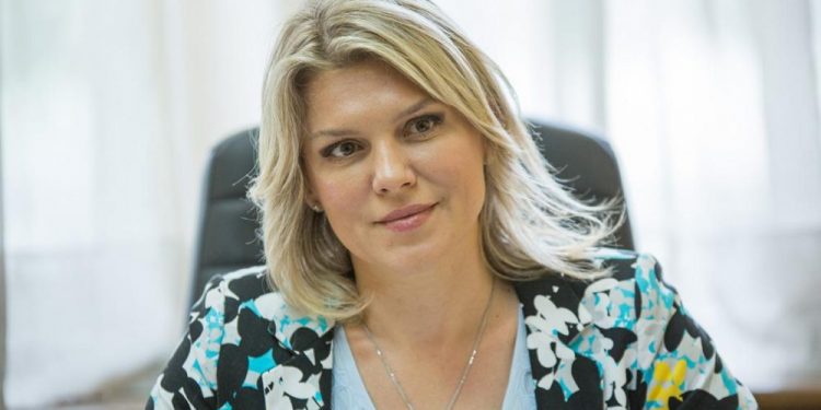 DRAGINJA Vuksanović Stanković sa”diplomatskim pasošem” pretresana duže od sat vrmena na aerodromu BEOGRAD…