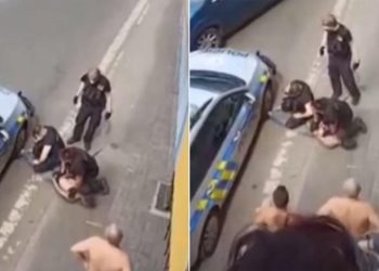 (VIDEO) JEZIV SNIMAK IZ ČEŠKE: Pogledajte kako su policajci usmrtili Roma zahvatom “koljenom na vrat”!