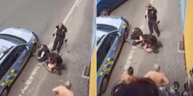 (VIDEO) JEZIV SNIMAK IZ ČEŠKE: Pogledajte kako su policajci usmrtili Roma zahvatom “koljenom na vrat”!