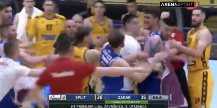 (VIDEO) Srpski košarkaši se potukli u finalu prvenstva Hrvatske