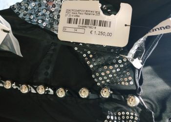 ZAPLENA NA ŠPILJANIMA: Garderoba milionske vrednosti u toaletu autobusa (FOTO)