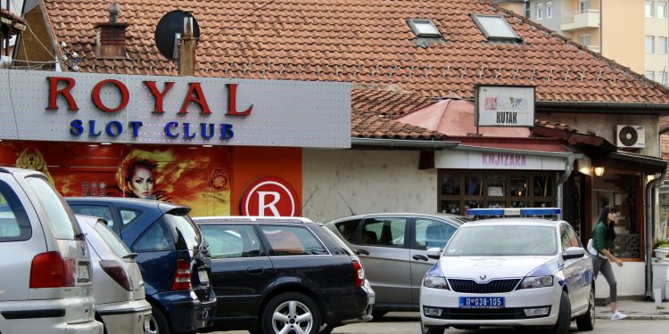 AKCIJA POLICIJE U NOVOM PAZARU! Zatvorene kockarnice, oduzeta veća količina tehnike i novca