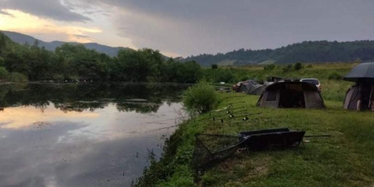 Tragedija u BiH: Iz jezera izvučeno tijelo 17-godišnjaka, potraga trajala satima