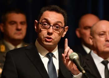 Vulin želi zabraniti ulaz u Srbiju za one koji su podržali Rezoluciju: Porodice su rasporedili po Beogradu…