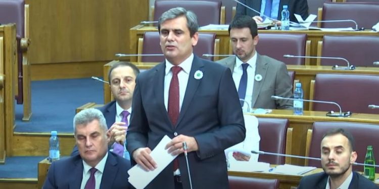 JE LI OVO PORUKA ALEKSANDRU VUČIĆU: “Pitanje je dana kada će Srbija usvojiti rezoluciju o genocidu u Srebrenici”