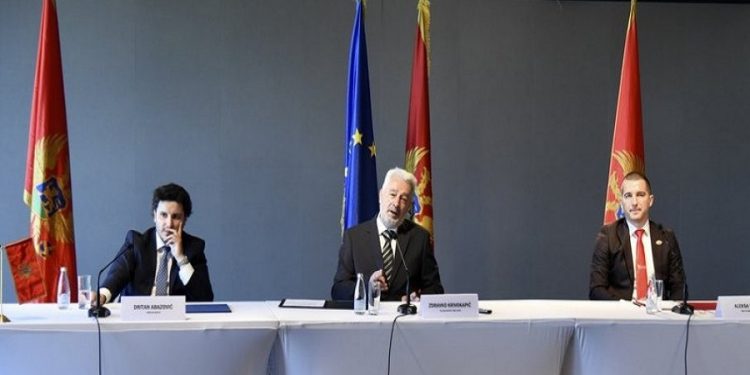 KRIVOKAPIĆ, ABAZOVIĆ I BEČIĆ OKREĆU SE PROTIV VUČIĆA: Izdali zajedničko saopštenje…